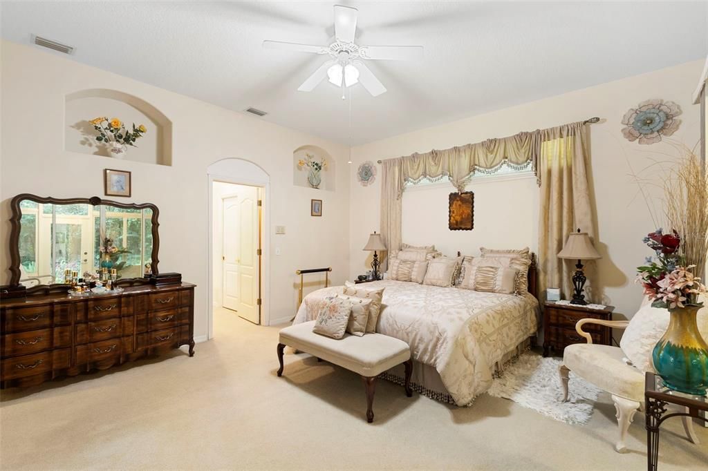 En Venta: $679,900 (4 camas, 3 baños, 2605 Pies cuadrados)