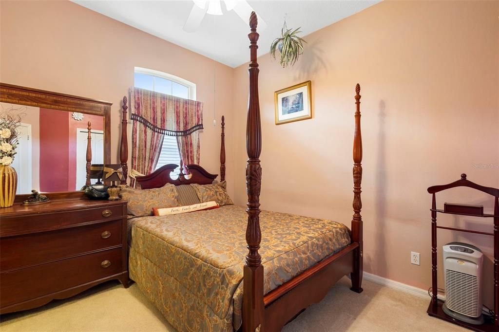 En Venta: $679,900 (4 camas, 3 baños, 2605 Pies cuadrados)