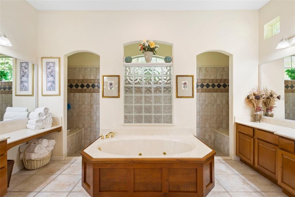 En Venta: $679,900 (4 camas, 3 baños, 2605 Pies cuadrados)