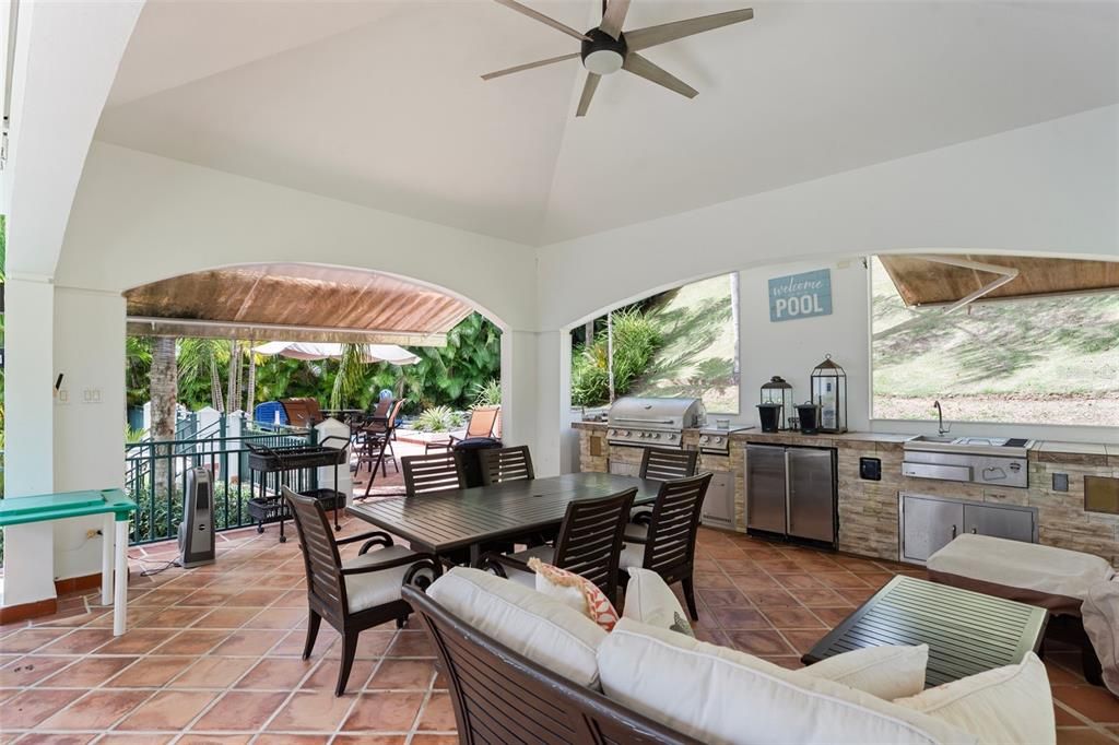 Active With Contract: $1,900,000 (6 beds, 5 baths, 3861 Square Feet)