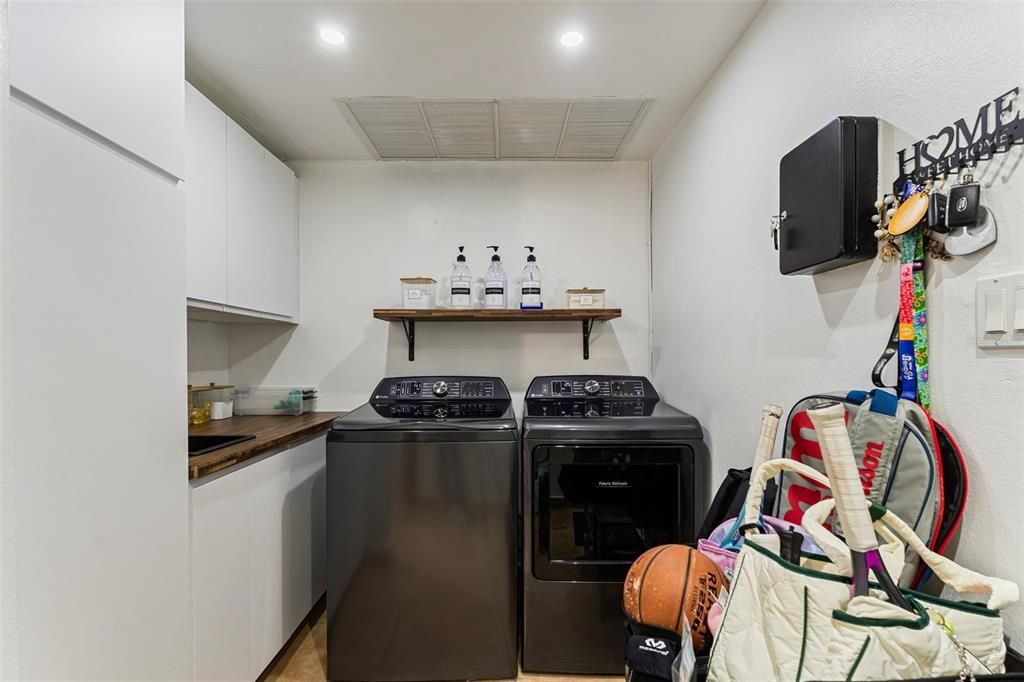 Active With Contract: $1,900,000 (6 beds, 5 baths, 3861 Square Feet)