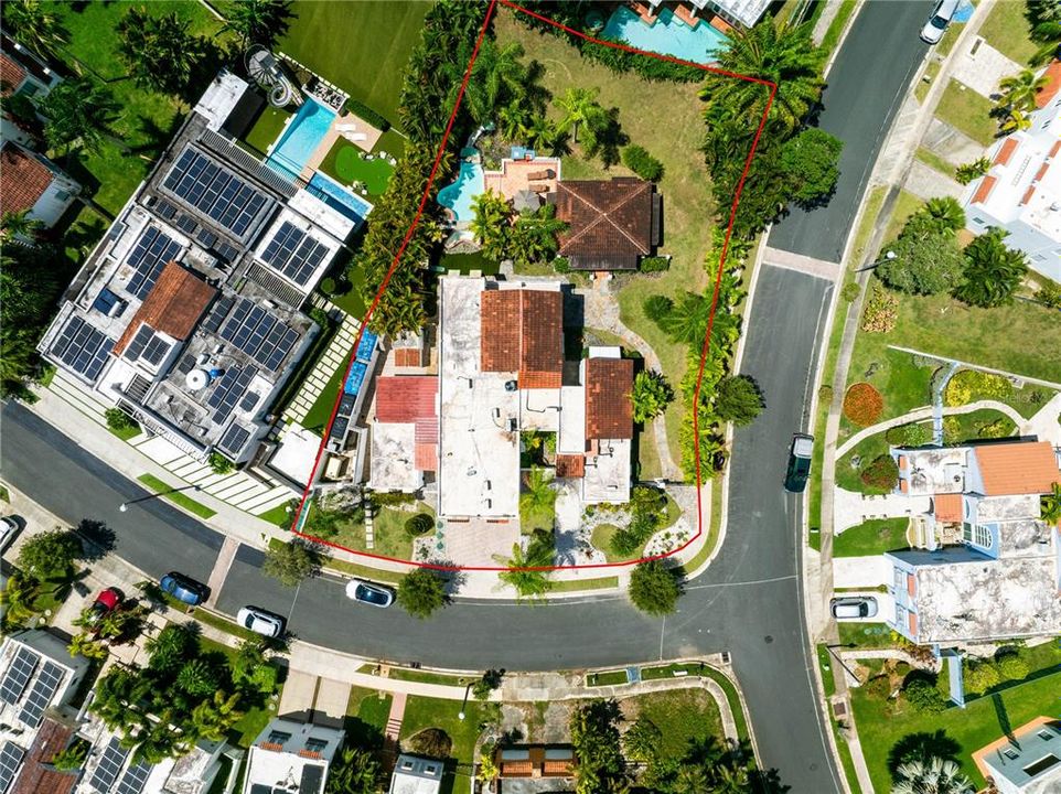 Active With Contract: $1,900,000 (6 beds, 5 baths, 3861 Square Feet)