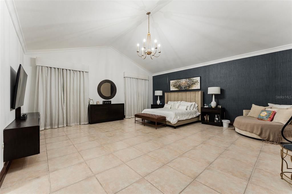 Active With Contract: $1,900,000 (6 beds, 5 baths, 3861 Square Feet)