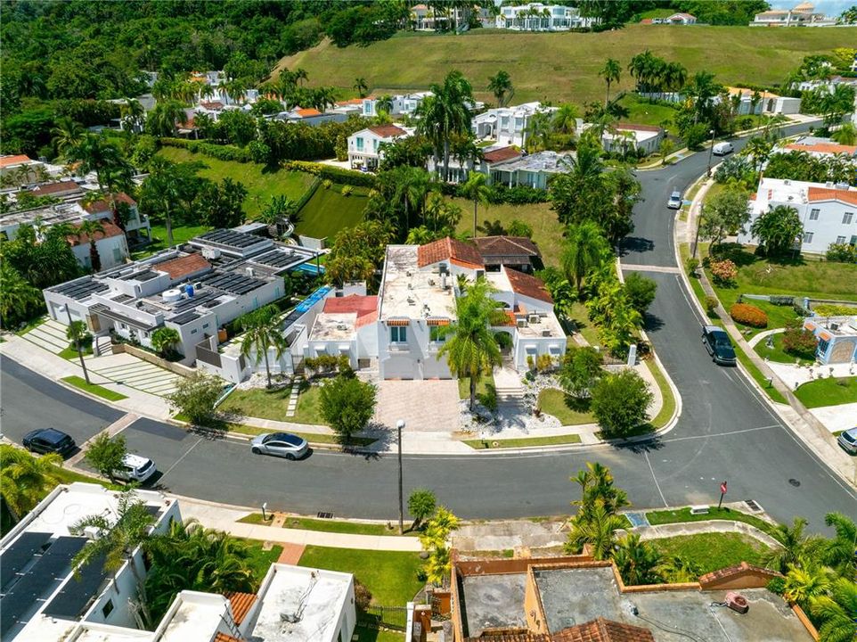 Active With Contract: $1,900,000 (6 beds, 5 baths, 3861 Square Feet)