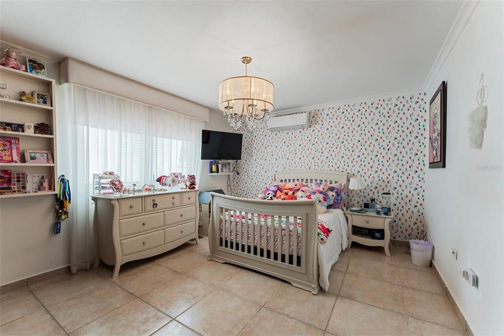 Active With Contract: $1,900,000 (6 beds, 5 baths, 3861 Square Feet)