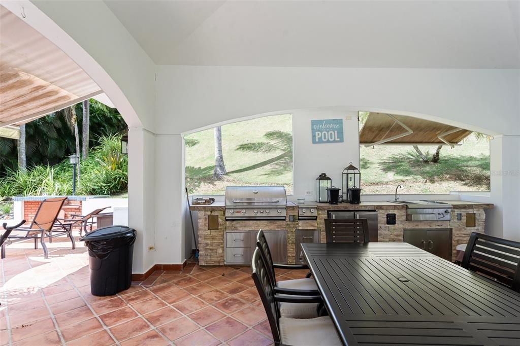 Active With Contract: $1,900,000 (6 beds, 5 baths, 3861 Square Feet)