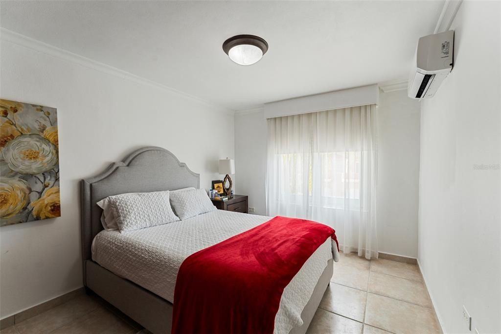 Active With Contract: $1,900,000 (6 beds, 5 baths, 3861 Square Feet)