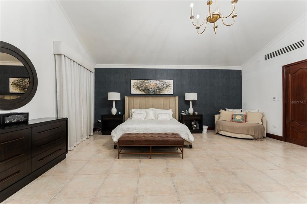 Active With Contract: $1,900,000 (6 beds, 5 baths, 3861 Square Feet)