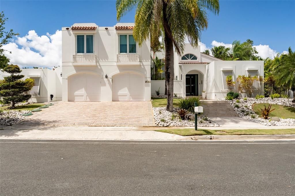 Active With Contract: $1,900,000 (6 beds, 5 baths, 3861 Square Feet)