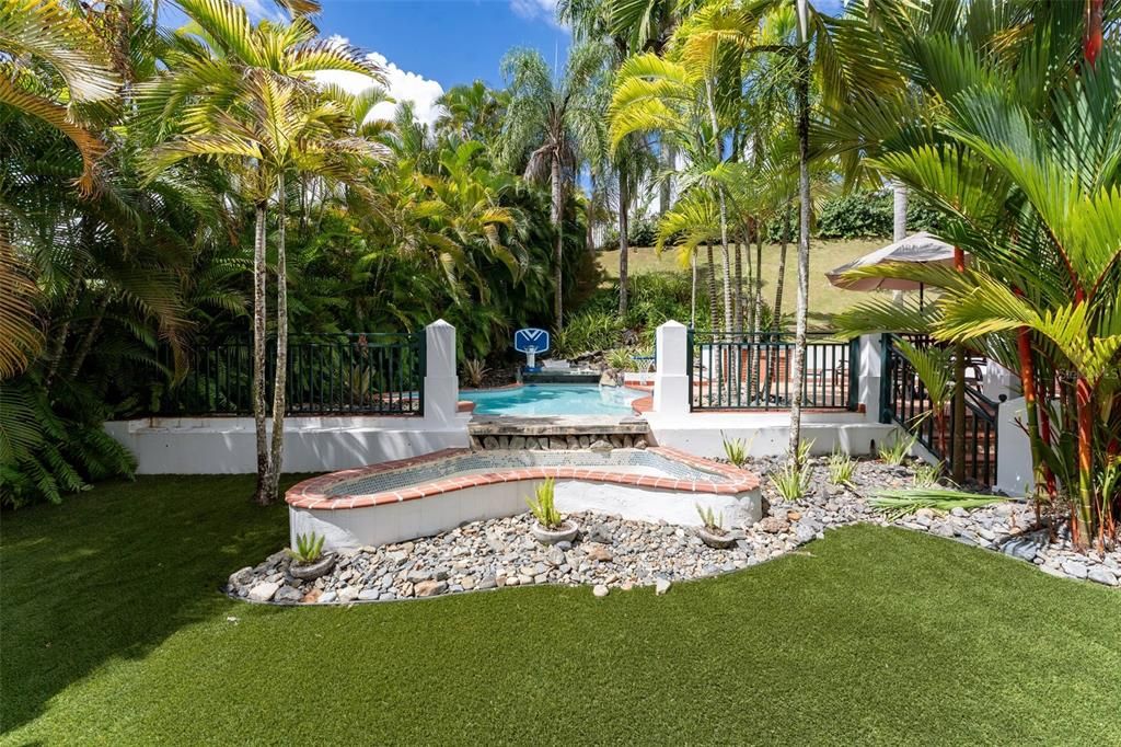 Active With Contract: $1,900,000 (6 beds, 5 baths, 3861 Square Feet)