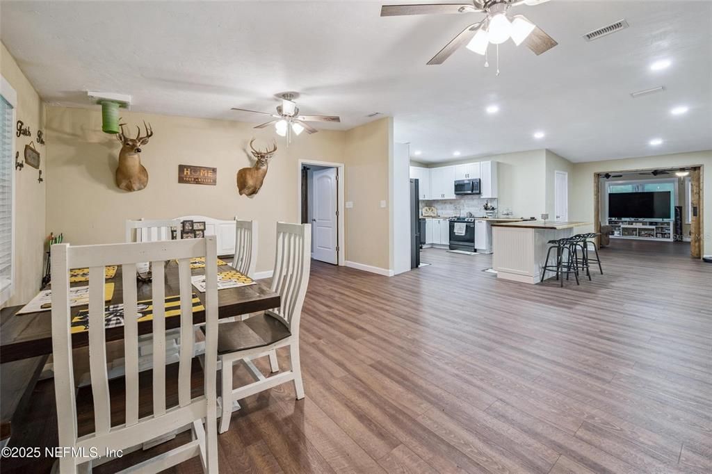 На продажу: $449,900 (3 спален, 2 ванн, 2237 Квадратных фут)