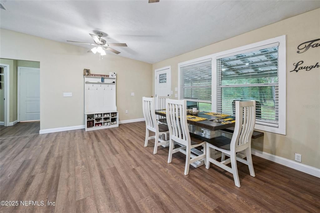 На продажу: $449,900 (3 спален, 2 ванн, 2237 Квадратных фут)