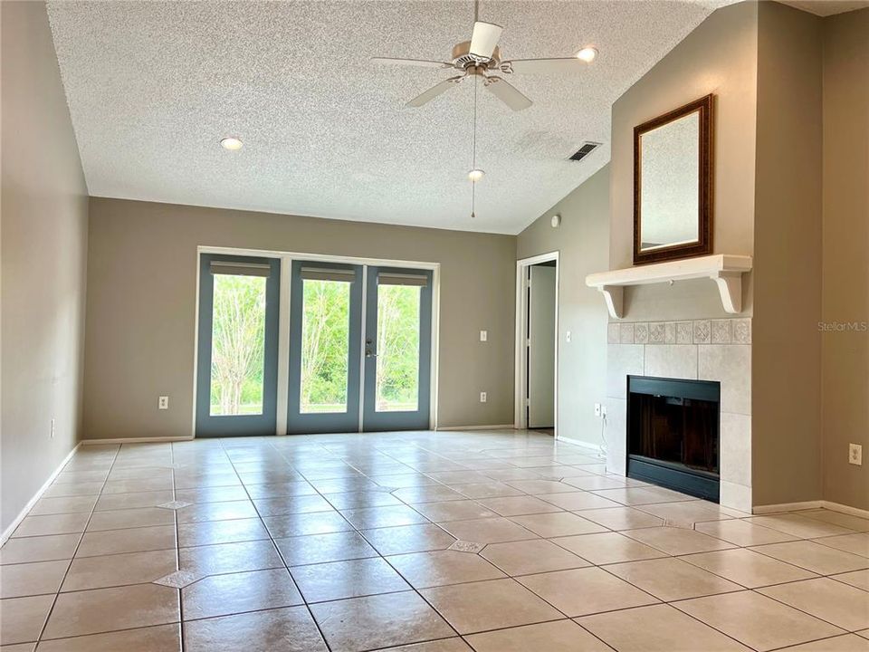 Active With Contract: $322,500 (3 beds, 2 baths, 1363 Square Feet)