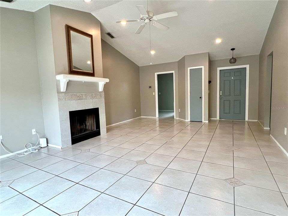 Active With Contract: $322,500 (3 beds, 2 baths, 1363 Square Feet)