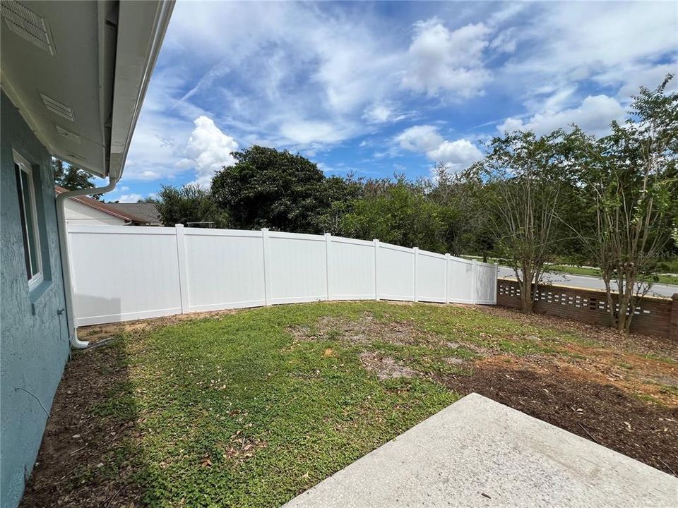 Active With Contract: $322,500 (3 beds, 2 baths, 1363 Square Feet)