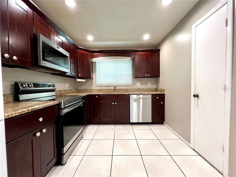 Active With Contract: $322,500 (3 beds, 2 baths, 1363 Square Feet)