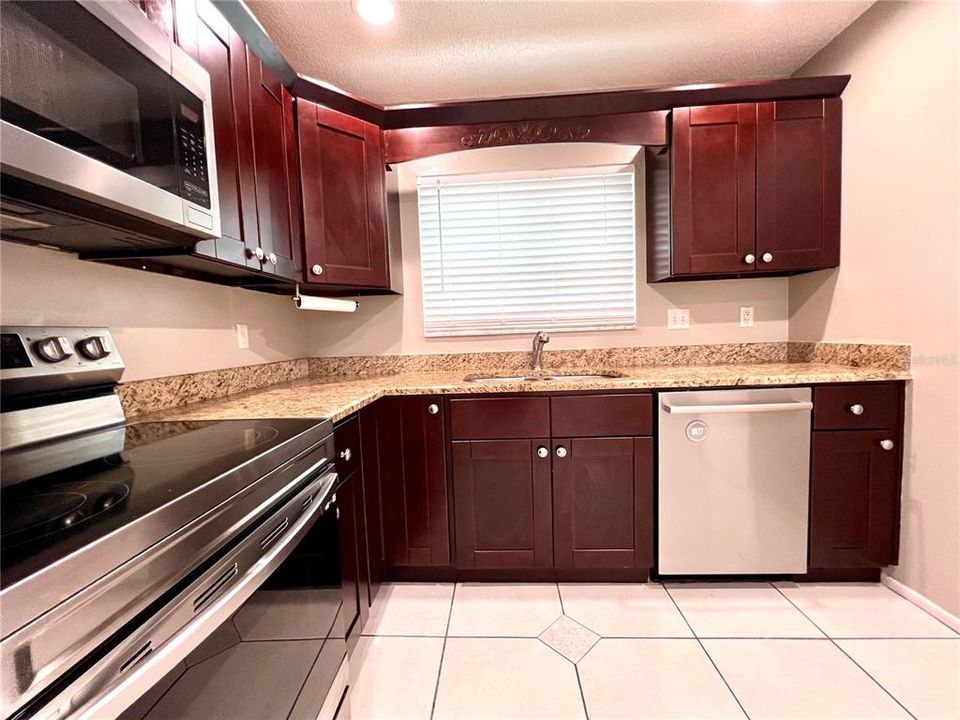 Active With Contract: $322,500 (3 beds, 2 baths, 1363 Square Feet)