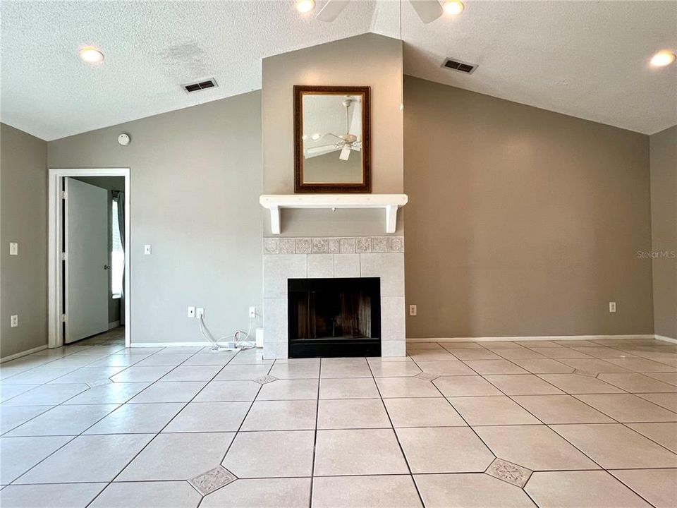 Active With Contract: $322,500 (3 beds, 2 baths, 1363 Square Feet)