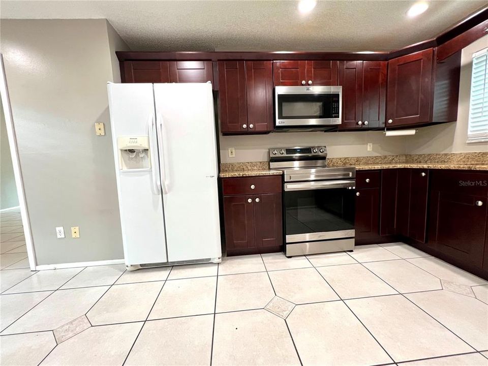 Active With Contract: $322,500 (3 beds, 2 baths, 1363 Square Feet)