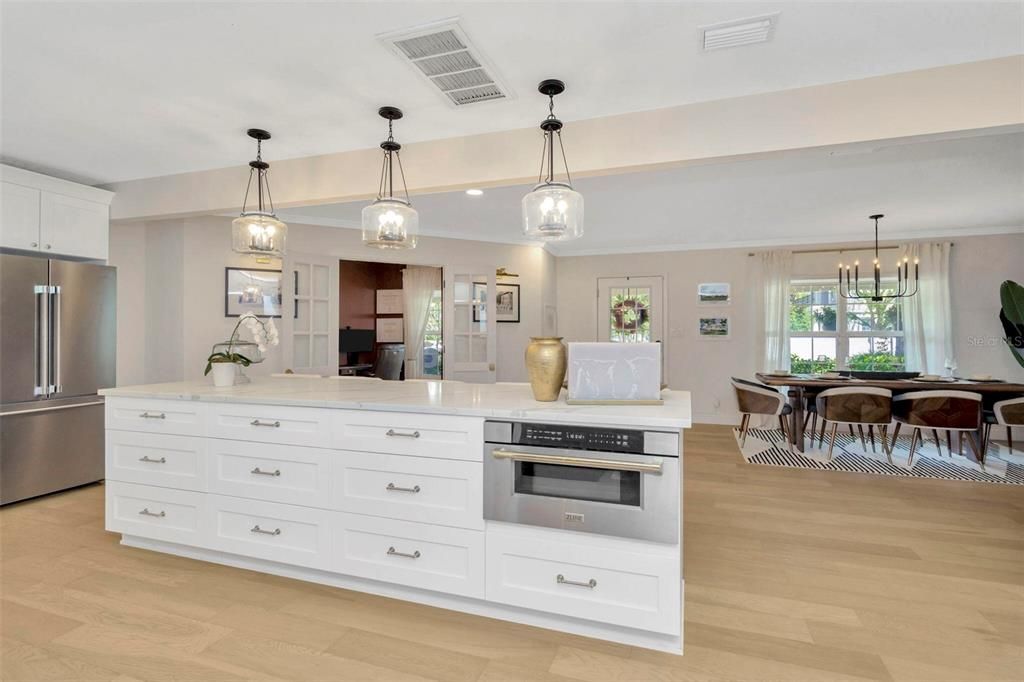 Под контрактом: $1,050,000 (3 спален, 2 ванн, 2122 Квадратных фут)