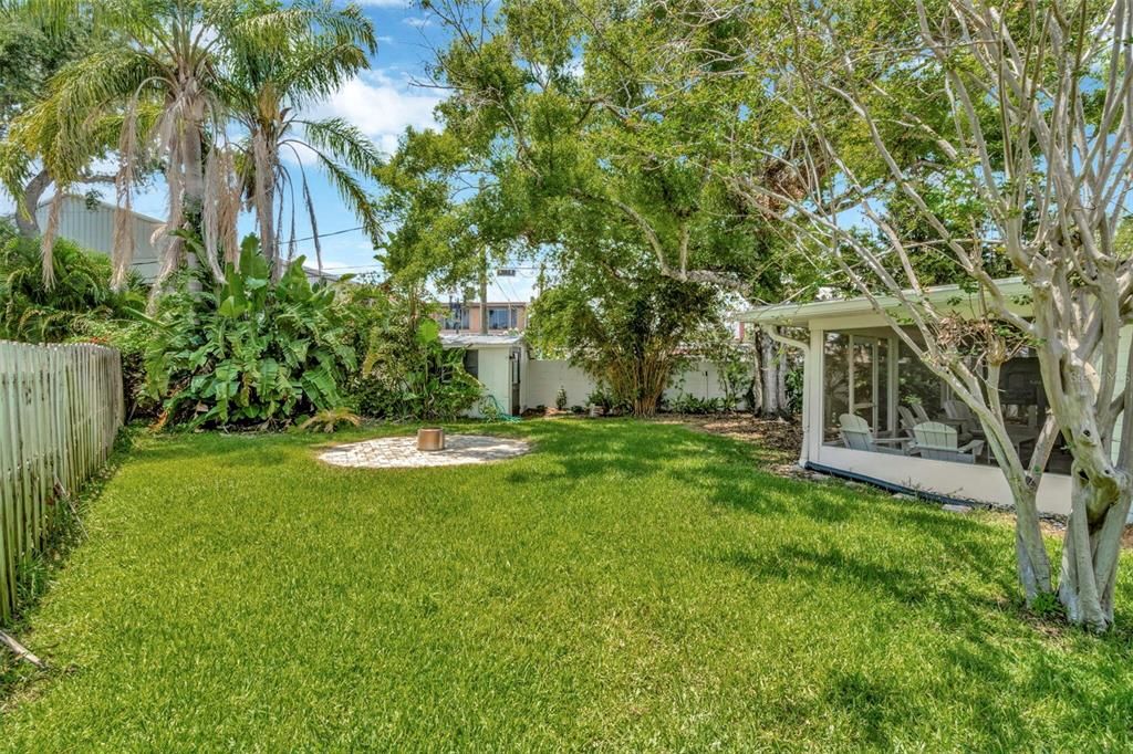 Под контрактом: $1,050,000 (3 спален, 2 ванн, 2122 Квадратных фут)