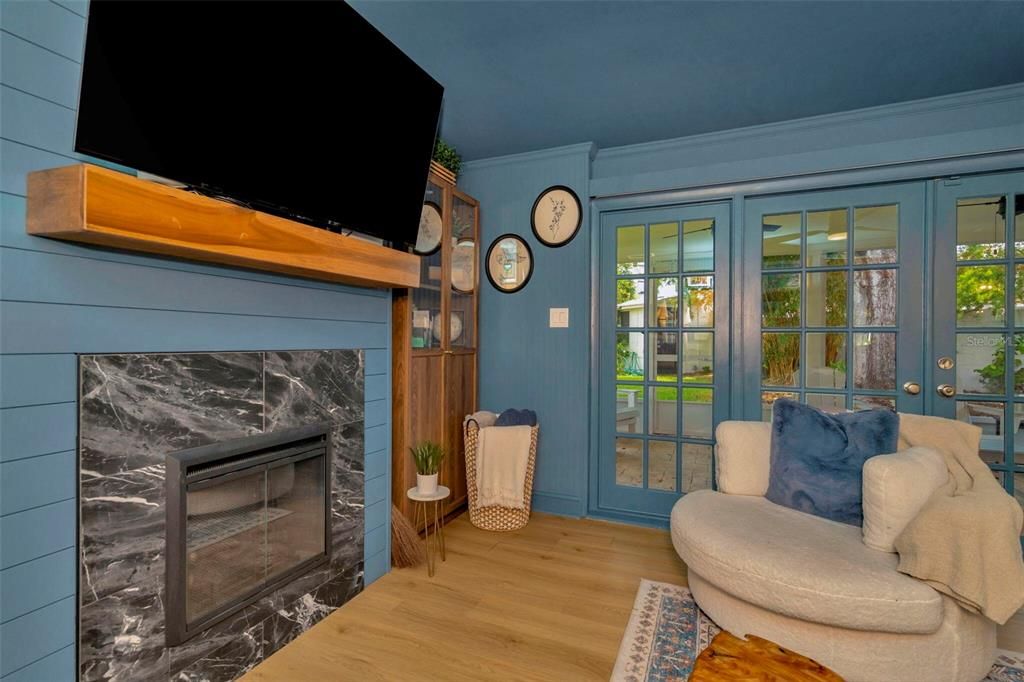 Под контрактом: $1,050,000 (3 спален, 2 ванн, 2122 Квадратных фут)