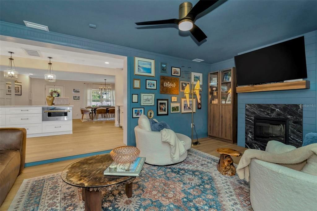 Под контрактом: $1,050,000 (3 спален, 2 ванн, 2122 Квадратных фут)