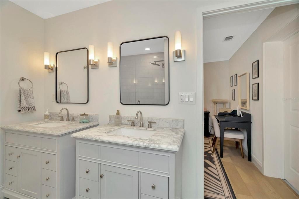 Под контрактом: $1,050,000 (3 спален, 2 ванн, 2122 Квадратных фут)