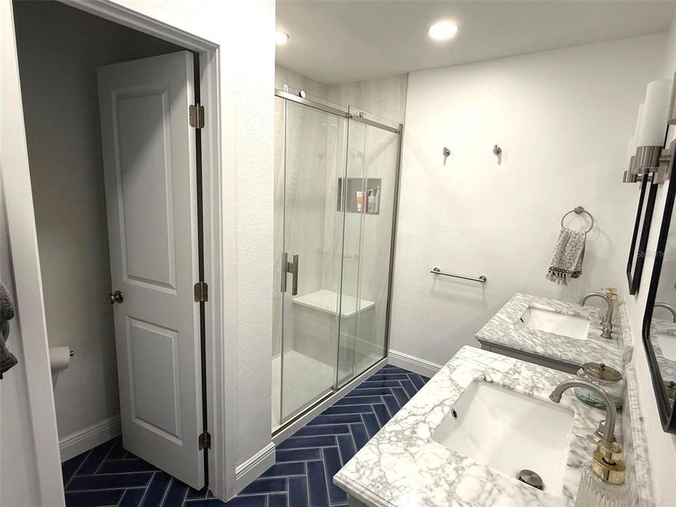 Под контрактом: $1,050,000 (3 спален, 2 ванн, 2122 Квадратных фут)