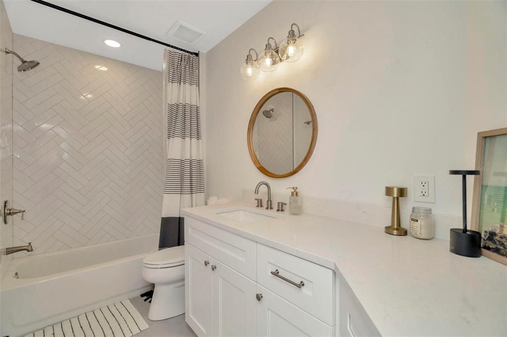 Под контрактом: $1,050,000 (3 спален, 2 ванн, 2122 Квадратных фут)