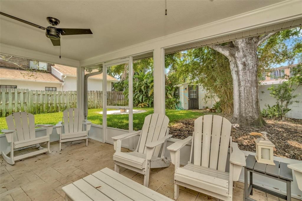 Под контрактом: $1,050,000 (3 спален, 2 ванн, 2122 Квадратных фут)