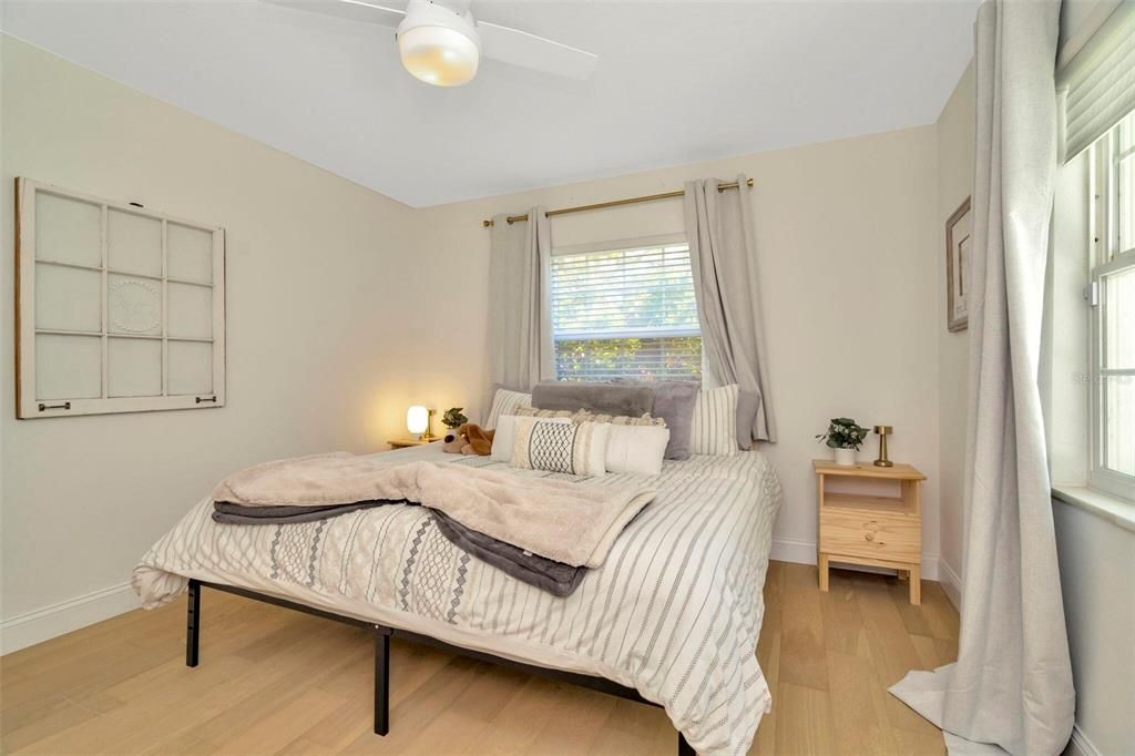 Под контрактом: $1,050,000 (3 спален, 2 ванн, 2122 Квадратных фут)