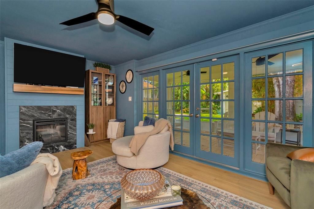 Под контрактом: $1,050,000 (3 спален, 2 ванн, 2122 Квадратных фут)