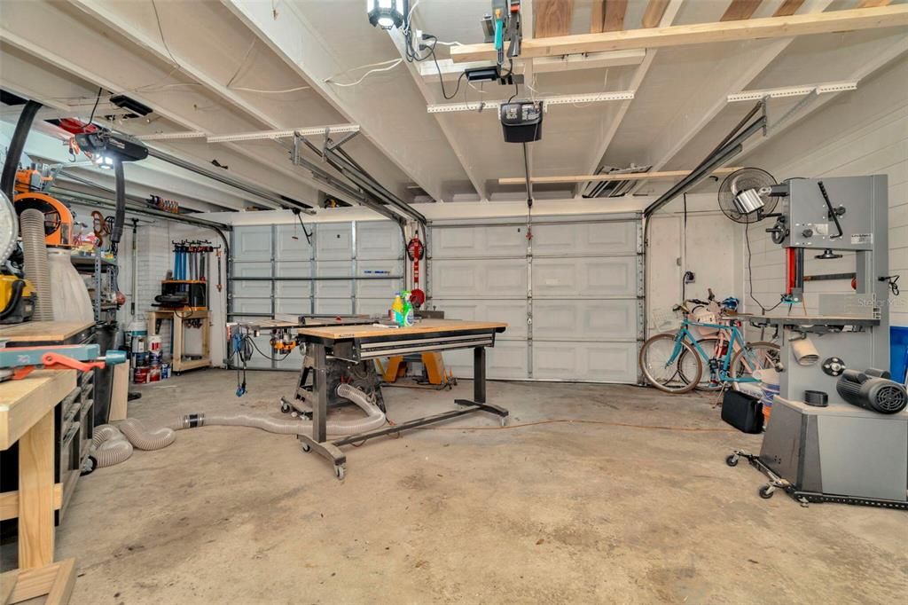 Под контрактом: $1,050,000 (3 спален, 2 ванн, 2122 Квадратных фут)