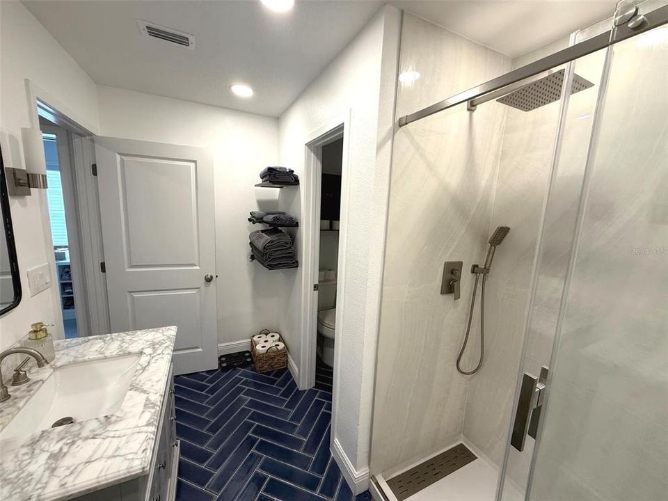 Под контрактом: $1,050,000 (3 спален, 2 ванн, 2122 Квадратных фут)