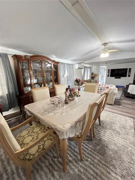 For Sale: $290,000 (7 beds, 4 baths, 2512 Square Feet)