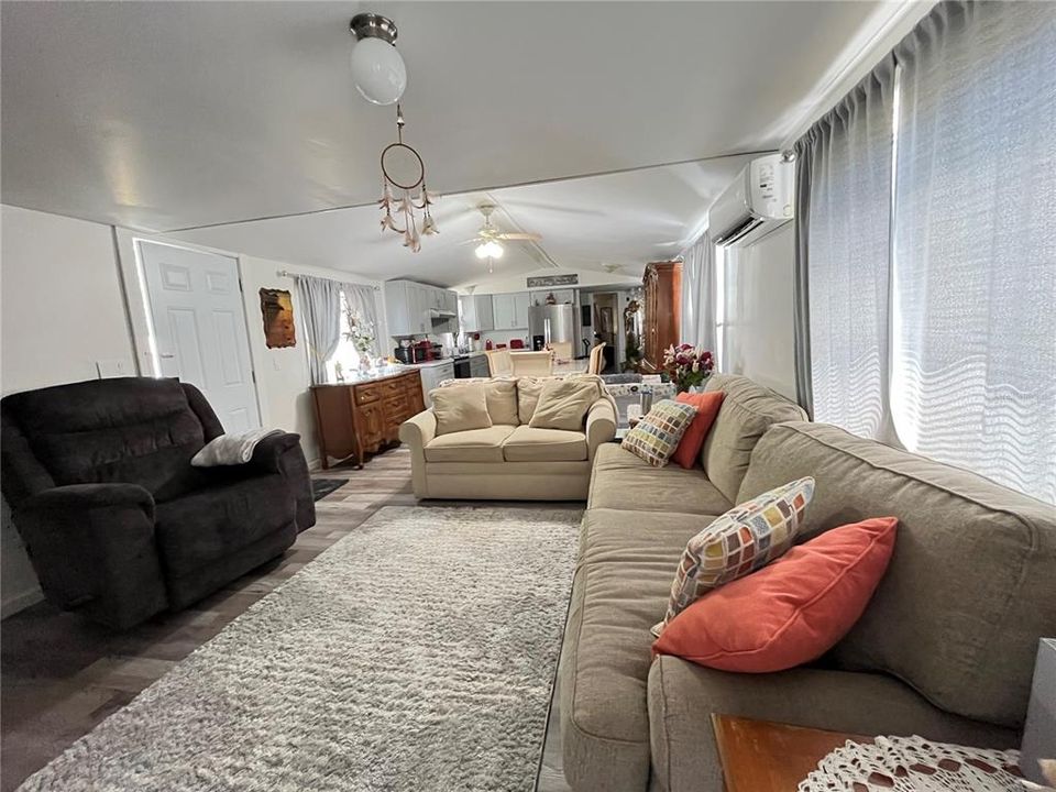 For Sale: $290,000 (7 beds, 4 baths, 2512 Square Feet)