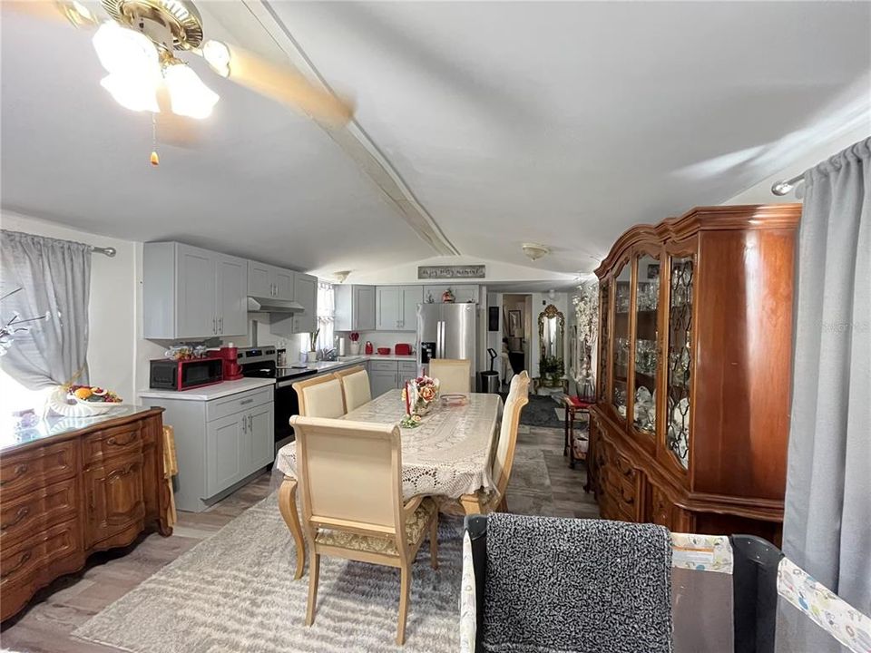 For Sale: $290,000 (7 beds, 4 baths, 2512 Square Feet)