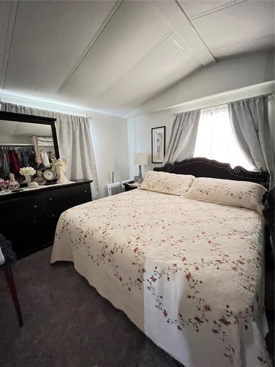 For Sale: $290,000 (7 beds, 4 baths, 2512 Square Feet)