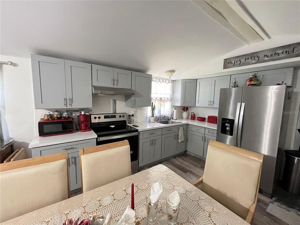 For Sale: $290,000 (7 beds, 4 baths, 2512 Square Feet)