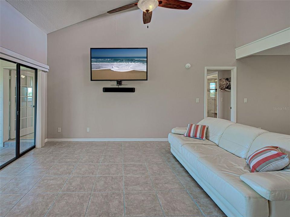 Active With Contract: $310,700 (2 beds, 2 baths, 1215 Square Feet)