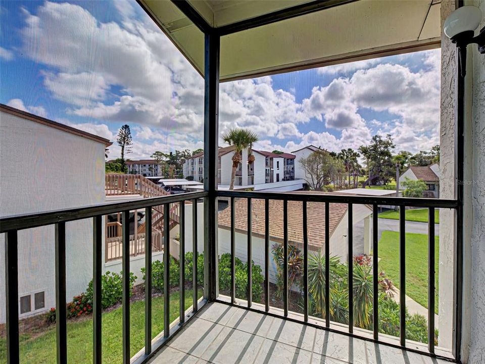 Active With Contract: $310,700 (2 beds, 2 baths, 1215 Square Feet)