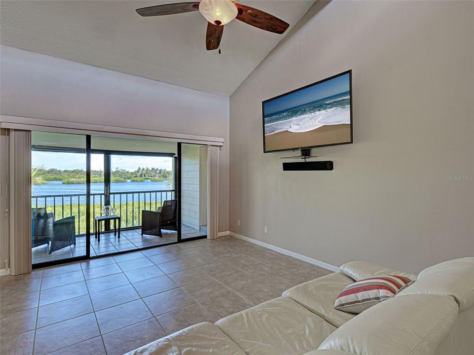 Active With Contract: $310,700 (2 beds, 2 baths, 1215 Square Feet)