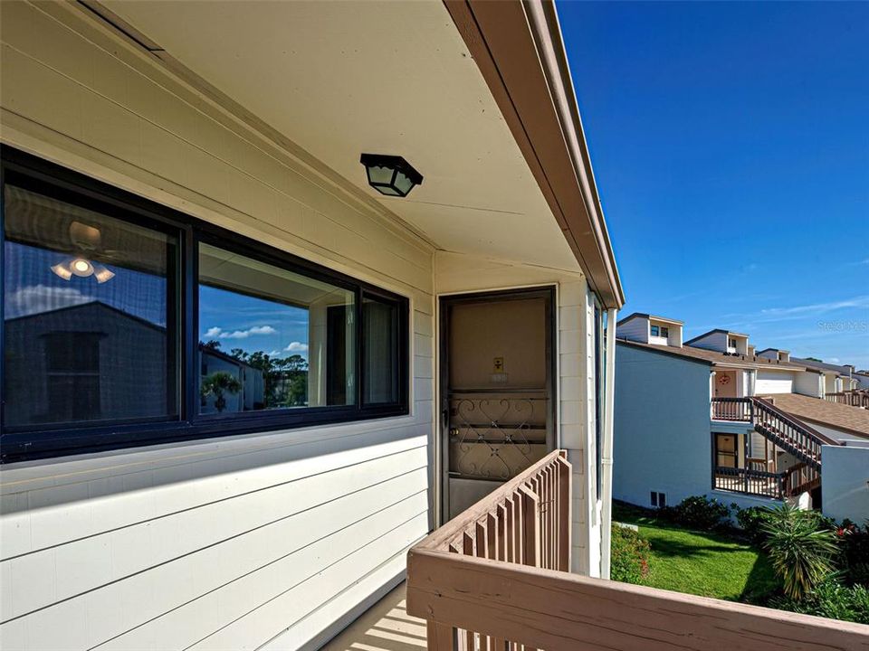 Active With Contract: $310,700 (2 beds, 2 baths, 1215 Square Feet)