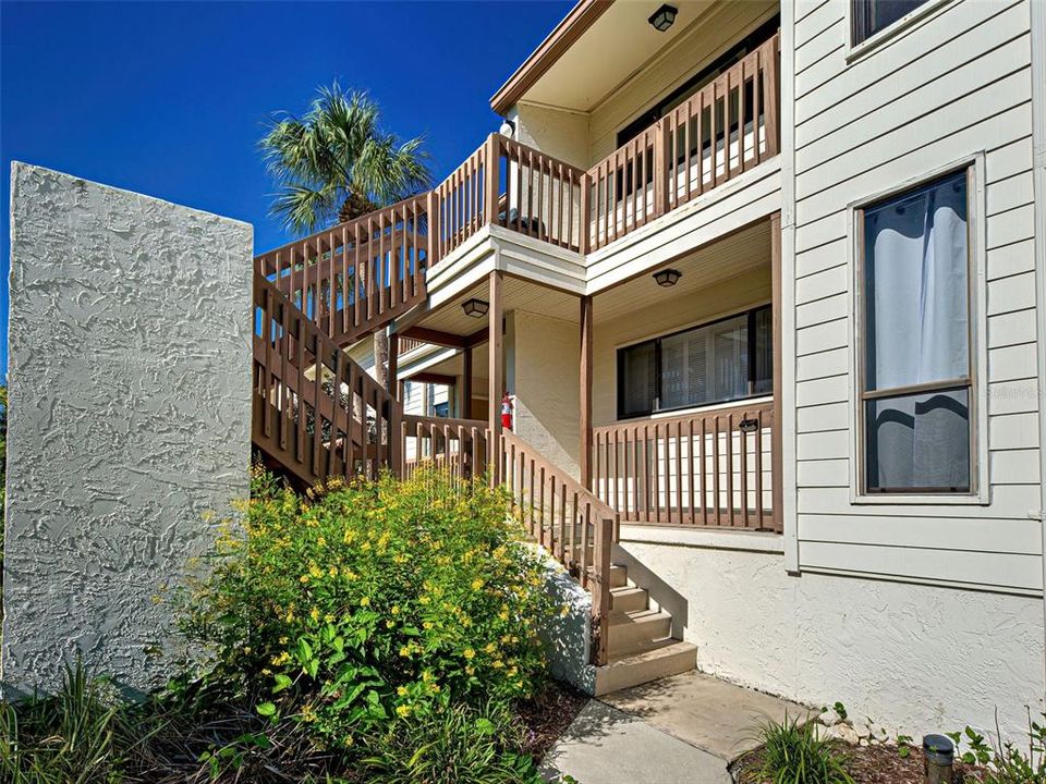 Active With Contract: $310,700 (2 beds, 2 baths, 1215 Square Feet)