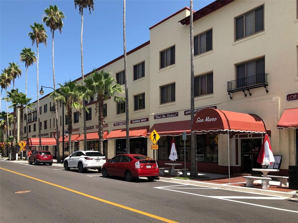 Active With Contract: $310,700 (2 beds, 2 baths, 1215 Square Feet)