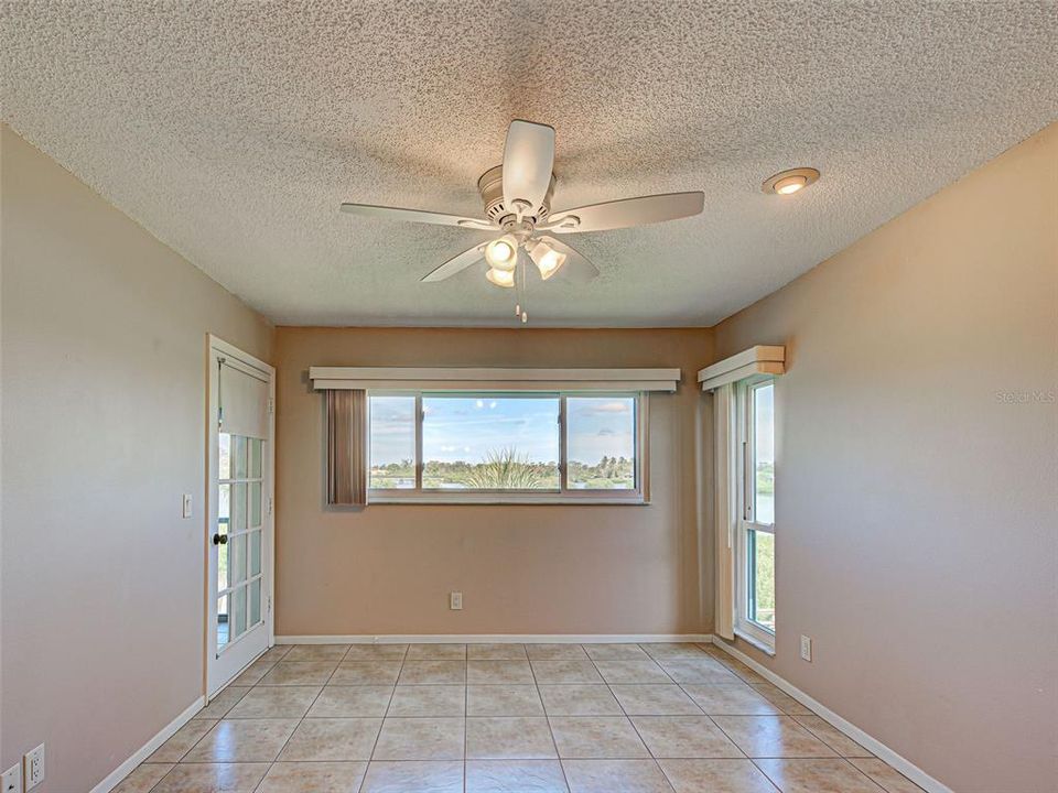 Active With Contract: $310,700 (2 beds, 2 baths, 1215 Square Feet)