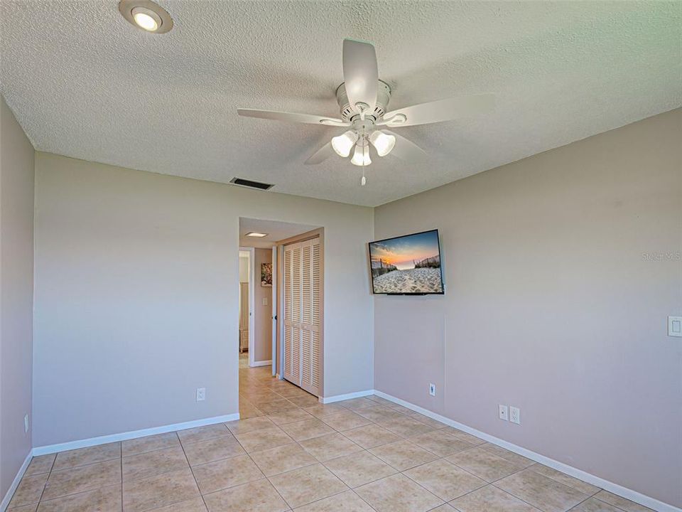 Active With Contract: $310,700 (2 beds, 2 baths, 1215 Square Feet)