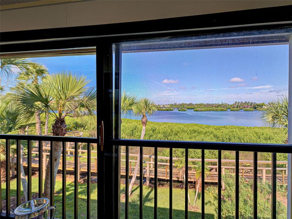 Active With Contract: $310,700 (2 beds, 2 baths, 1215 Square Feet)