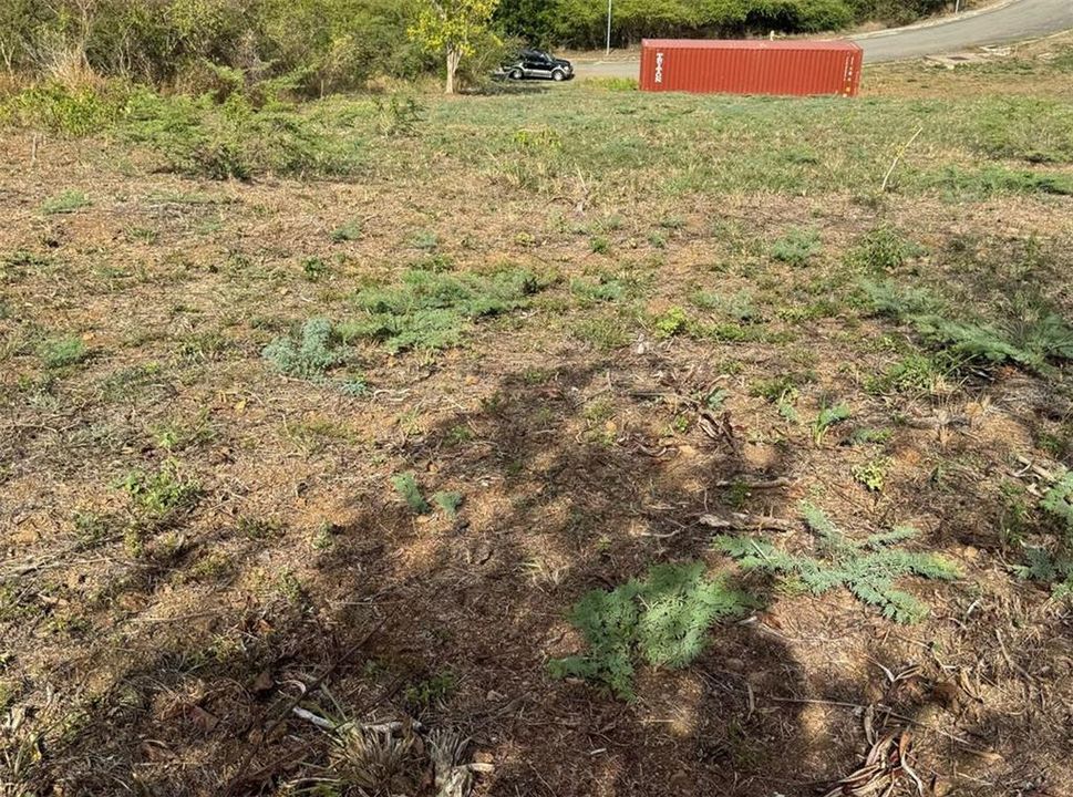 待售: $325,000 (0.68 acres)